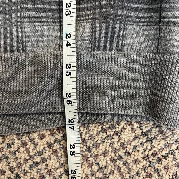 Banana Republic Merino Wool Men’s V-Neck Sweater Size Large Gray and Black - Picture 8 of 8